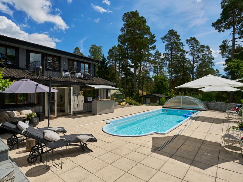 Stensatt poolområde